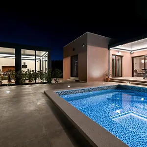 Villa Skyfall, Bibinje
